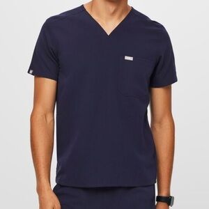 Figs Mens Chisec Three-Pocket Scrub Top™